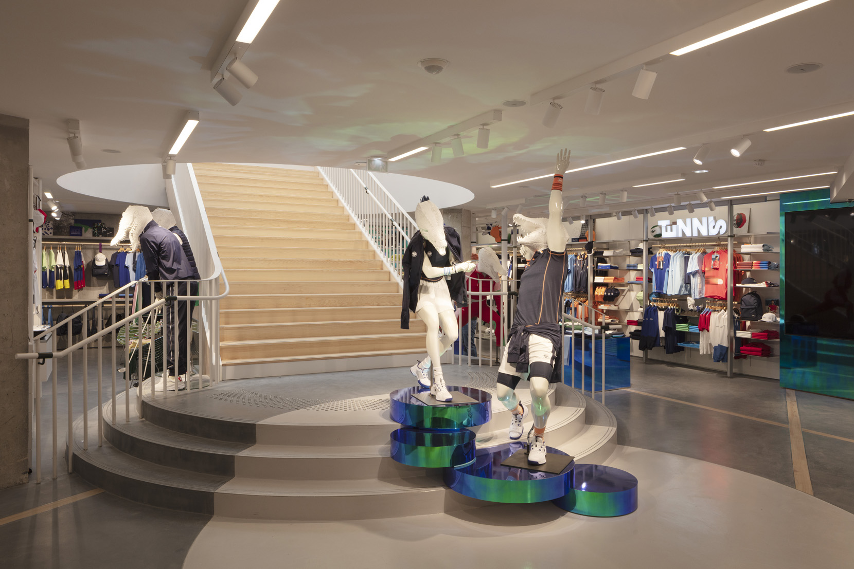 Lacoste Arena in Paris_Hans Boodt Mannequins